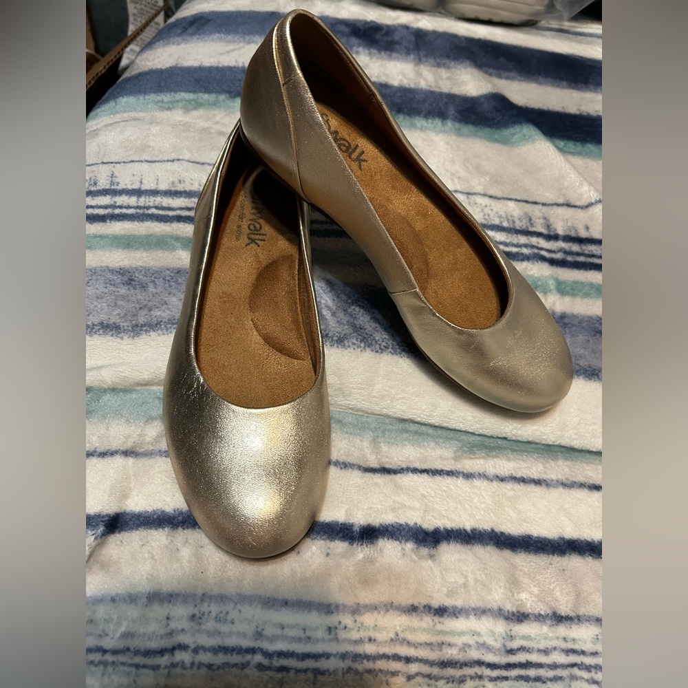 SoftWalk Metallic Silver Women's Ballet Flats